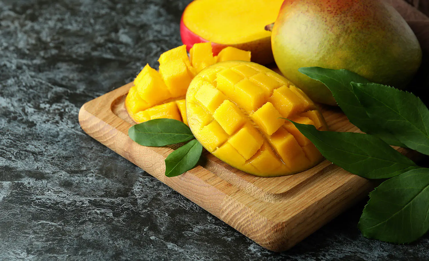 Como uma linha de produção de processamento de frutas tropicais transforma frutas cruas em produtos prontos para exportação